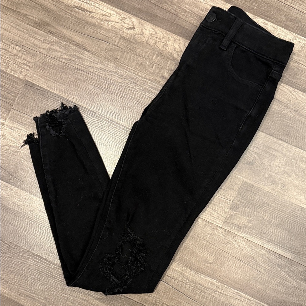 AE, SZ 2. “Dream jean” Women's Black knee ripped skinny Jeans